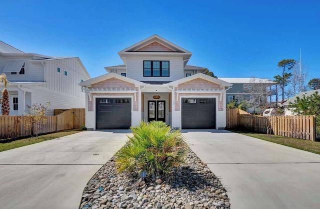 Brezza Fresca w/ a private pool In Carolina Beach