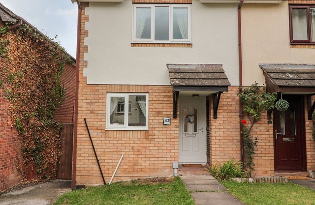 BRIAR HOUSE, family friendly, character holiday cottage in Flint