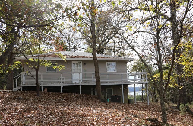 Briarwood Cabin, surplombant le lac Norfork près de Mountain Home, Arkansas.
