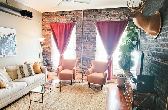Brick on Broughton-**Spacious Downtown Loft near Plant Riverside**