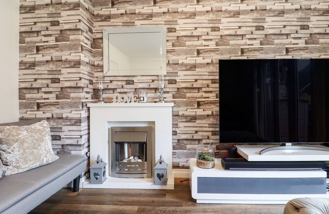 BRIDGEFIELD HOUSE, pet friendly, country holiday cottage in Ashford