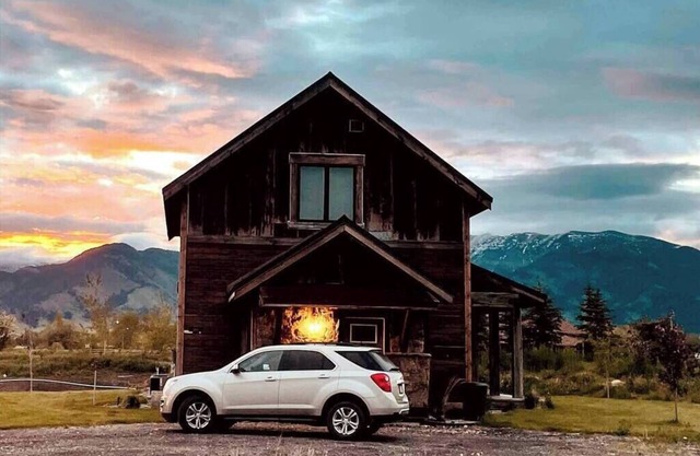 BRIDGER VIEW CABIN W 360 DEGREE MOUNTAIN VIEWS