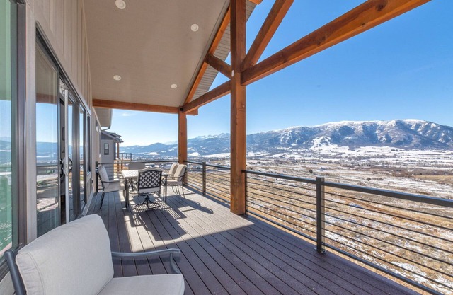 Bridges 4 - Beautiful Home with Expansive Views with Private Hot Tub