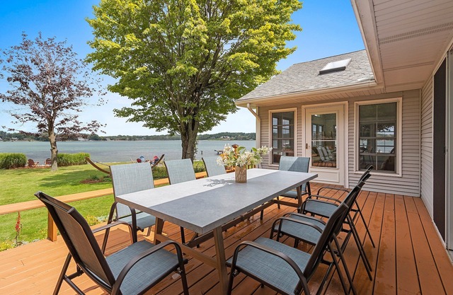 Bridgeview Cottage: A Family-Friendly Waterfront Home in Sturgeon Bay