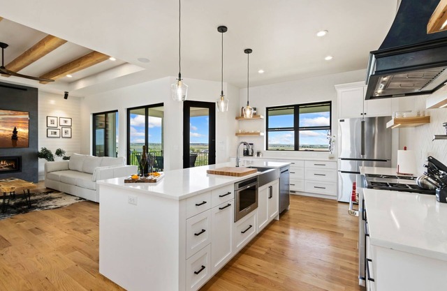 Bridle Ridge Retreat Modern Comfort, Open Views