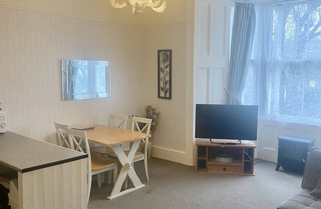 Bright 2 Bed Flat near Seafront Central Penzance