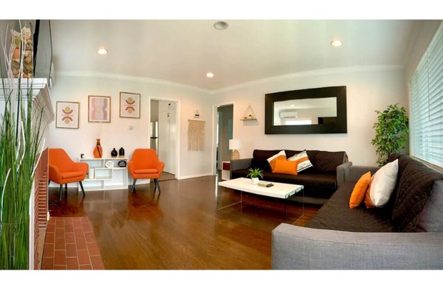 Bright 2 Bedroom Cozy HOUSE! Pasadena/Alhambra Prime Location! Dogs OK!