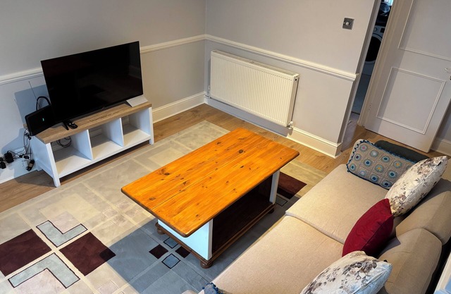 Bright 2 Bedroom flat close to City Centre