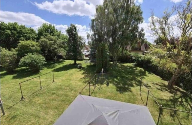 Bright 2 room apartment with a terrace facing the park-like garden