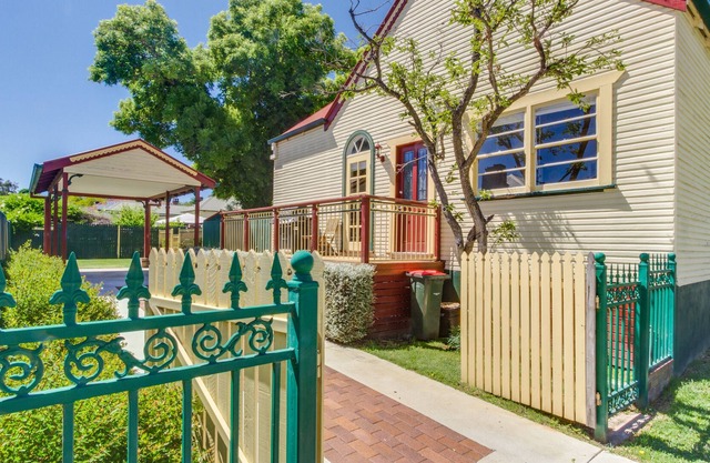 Bright 3-bedroom apartment - Central Armidale