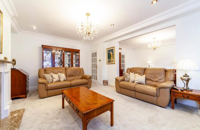 Bright 3BDR apt near Swiss Cottage