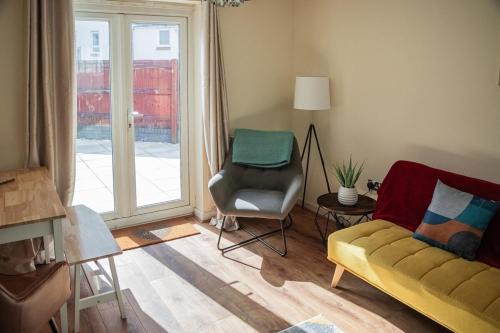 Bright 4-Bed Swansea Getaway with Parking
