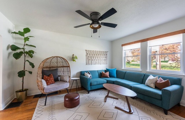 Bright 4BR w King Beds - Close to everything Erie!