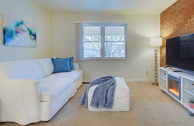 Bright & Cozy Getaway near Hall of Fame/Hwy/Airport