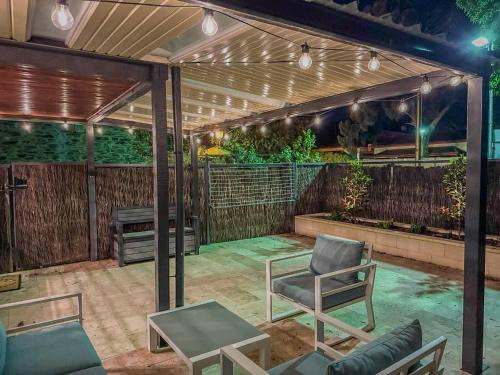 Bright & Airy Adelaide Retreat with Courtyard