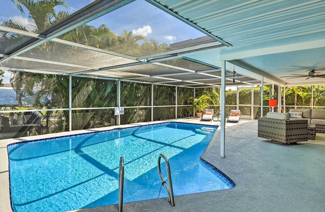 Bright + Airy Canalfront Getaway w/ Dock, Kayaks!