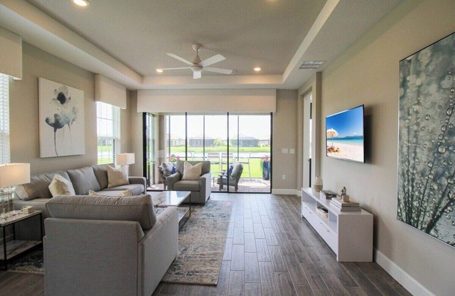 Bright and airy waterfront villa in the Esplanade