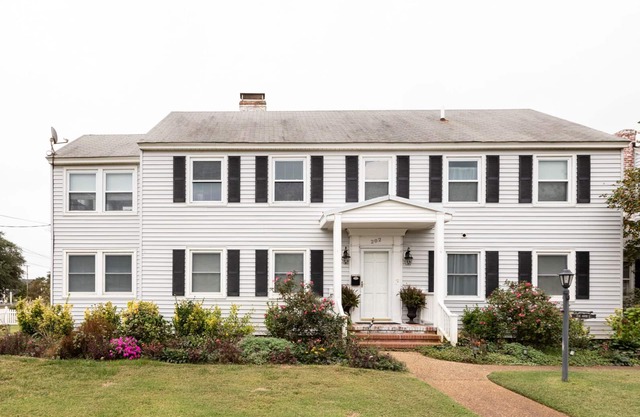 Chloe's Seashore Getaway: Adorable North End House à un pâté de maisons du front de mer de Virginia Beach