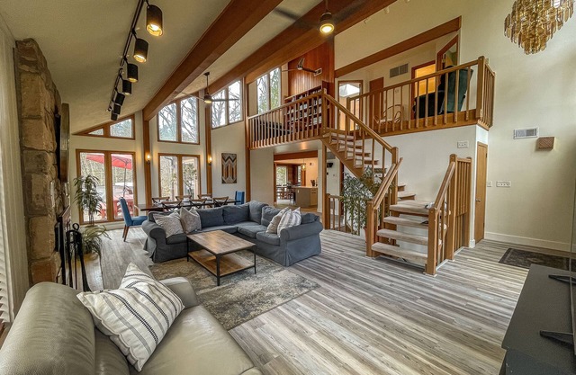 Lumineux et beau - Jacuzzi 8 personnes, cheminée, wifi, cuisine bien équipée