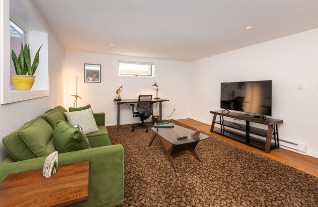 Bright and Comfortable Boulder Home-Away