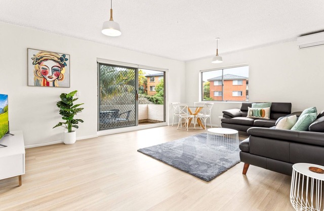 Bright and convenient apartment, close to shops