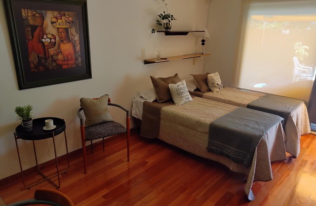 Charmant studio lumineux dans un immeuble de catégorie, avec sa propre terrasse