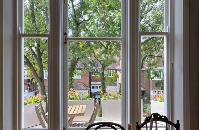 Bright and Luxury 2 Bed, 2 Bath Flat with Terrace