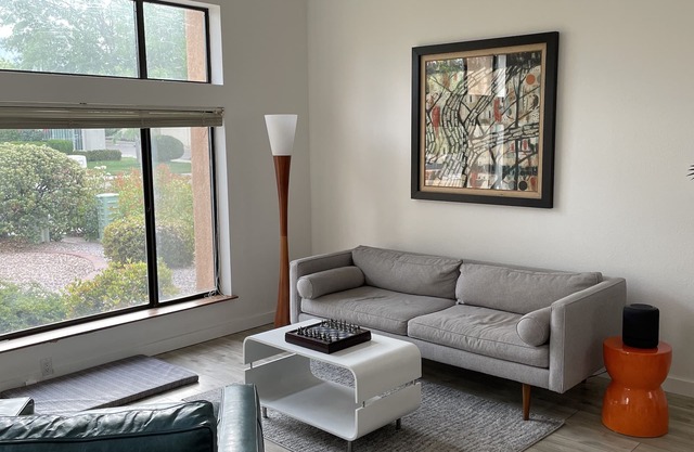 Bright and modern 3-bedroom home in the Albuquerque NE Heights