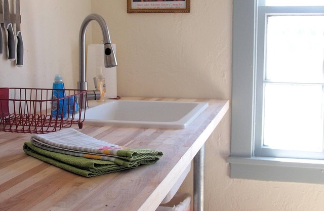 Studio de style loft lumineux et ouvert