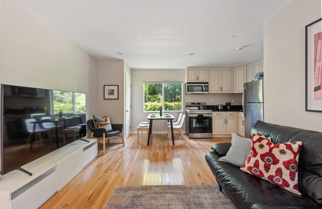 Bright and Peaceful Pasadena Home in Quiet Caltech Neighborhood