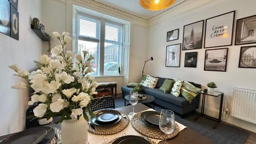 Bright and spacious apartment near Glasgow