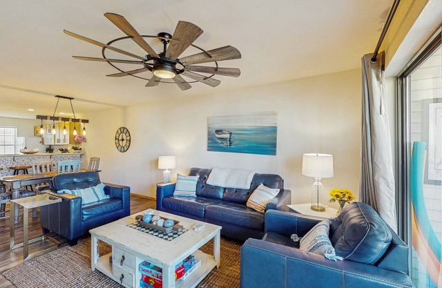 Bright and spacious condo steps from pool w/central air, w/d & close to Marina