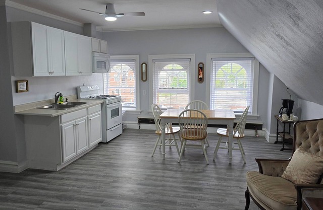 Bright and spacious completely remodeled near downtown and national Avenue