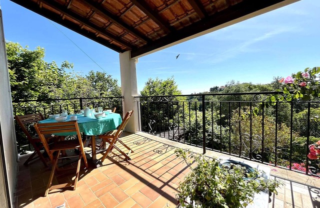 Bright and spacious apartment with free parking in Corsica