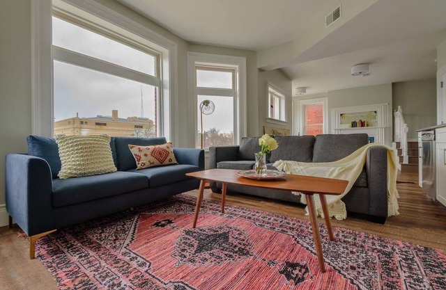 Bright and Spacious Midtown 3BD Getaway Apartments