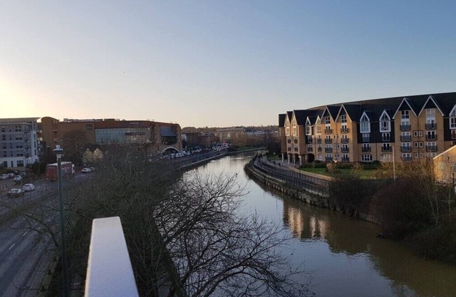 Bright and Sunny 2bedroom apartment in Maidstone near town centre