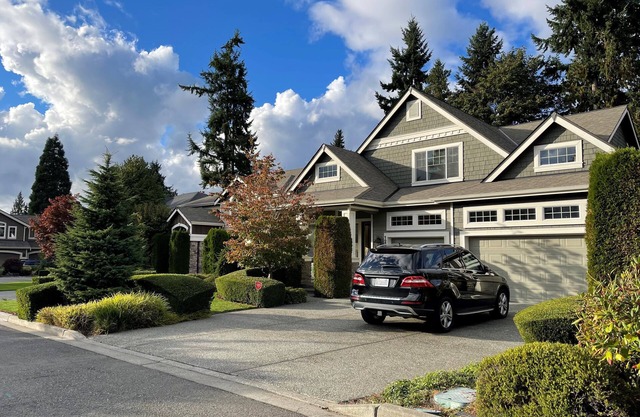 Bright and sunny South Rose Hill home close to downtown Kirkland