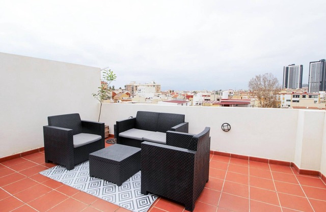 Appartement lumineux avec terrasse, BBQ, parking et climatisation à Málaga