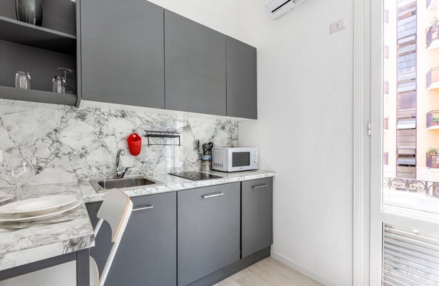 Bright Apt only 600mt from Zara Avenue!x2