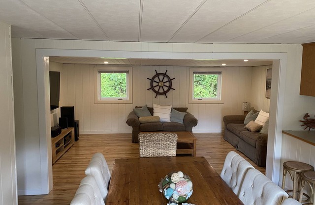 Bright & Beachy 3 Bedroom Home in Quiet Beach Town, sleeps 10+