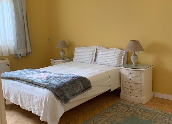 Bright Bedroom near The Pyramids room 1