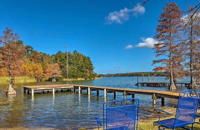Bright Bonneau Getaway on Lake Moultrie!