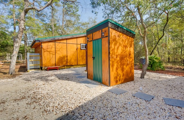 Bright Cabin w/Fire Pit - 2 Mi to Holden Beach!