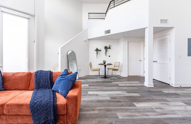 Bright & Cental 2-Story Loft