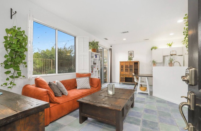 Bright & Charming Furnished 2BR/2BA Townhome