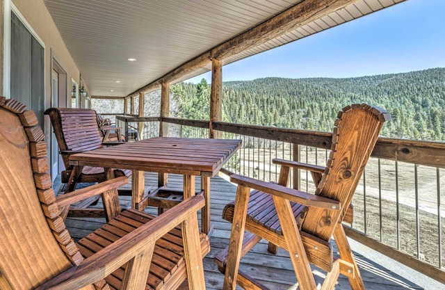 NEW! Bright Cloudcroft Home w/ Porch & Mtn Views!