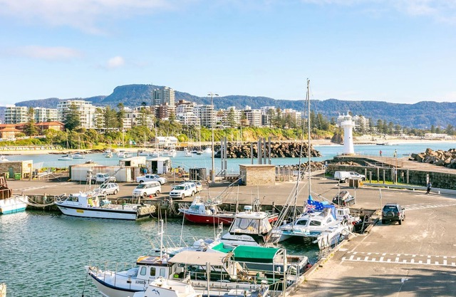 Modern 2BR Apartment near Wollongong Beach