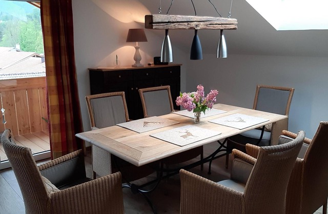 Appartement DG lumineux, confortable et meublé avec goût avec balcon orienté au sud