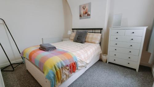 Bright, Comfortable Home, Convenient for City Centre