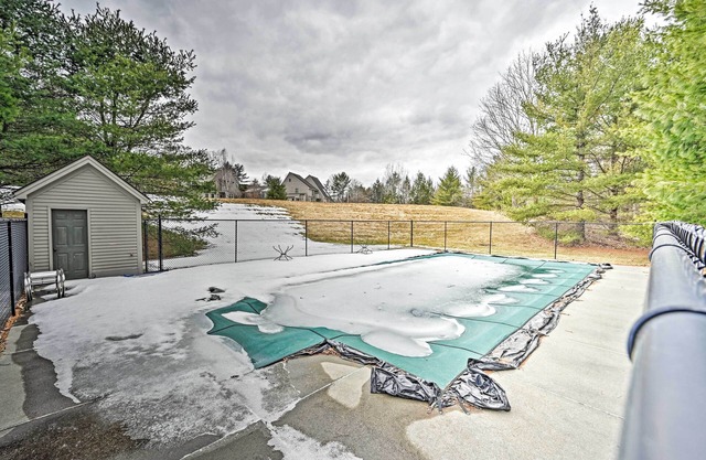 Bright Condo w/ Community Perks: Near Ski Quechee!